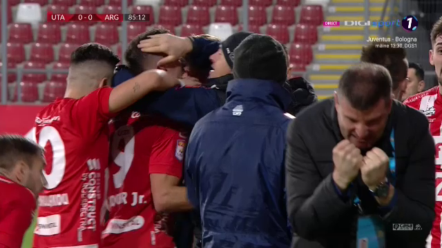 Zlatan, baby! Gol MINUNAT pentru noul brazilian din Liga 1! Executia DE KARATE a aruncat stadionul GOL in aer. Cum a marcat Roger pentru UTA_13