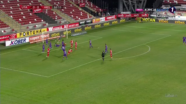 Zlatan, baby! Gol MINUNAT pentru noul brazilian din Liga 1! Executia DE KARATE a aruncat stadionul GOL in aer. Cum a marcat Roger pentru UTA_22