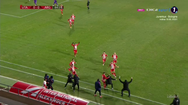 Zlatan, baby! Gol MINUNAT pentru noul brazilian din Liga 1! Executia DE KARATE a aruncat stadionul GOL in aer. Cum a marcat Roger pentru UTA_24