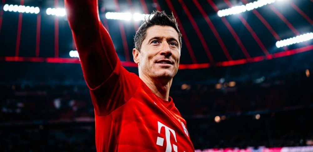 Lewandowski, OFICIAL EXTRATERESTRU: e al 4-lea fotbalist inca in activitate care ajunge la 500 de goluri!