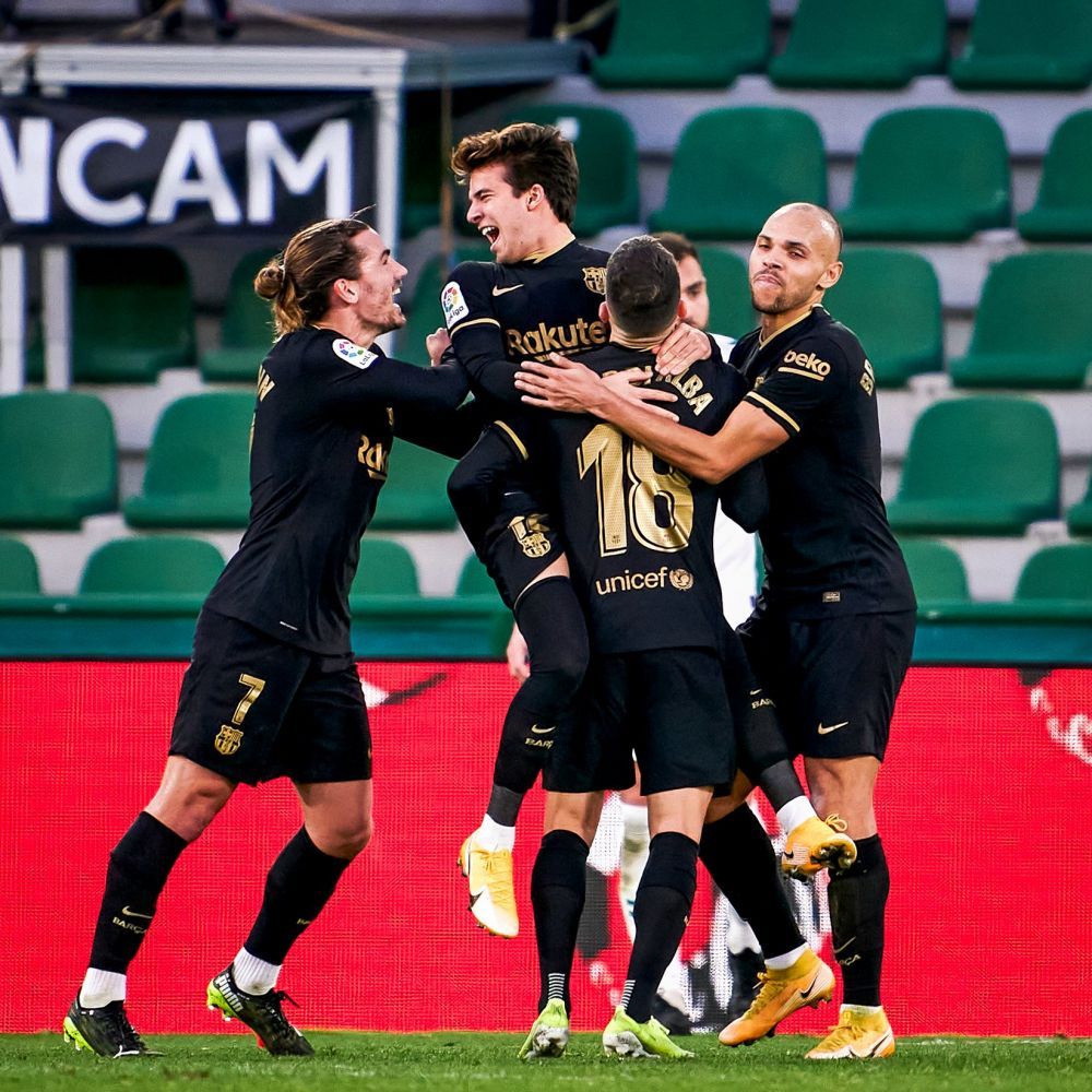 Bateti-o pe asta: a dat Puig gol CU CAPUL pentru Barcelona! :)) Bucurie ca la finala Champions League dupa ce pustiul de 1,69 a inscris la Elche! Atletico NU se mai vede in fata_5