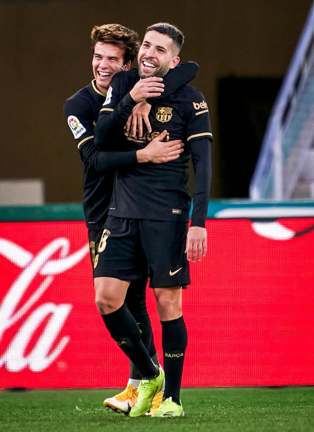 Bateti-o pe asta: a dat Puig gol CU CAPUL pentru Barcelona! :)) Bucurie ca la finala Champions League dupa ce pustiul de 1,69 a inscris la Elche! Atletico NU se mai vede in fata_6