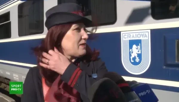 VIDEO GENIAL! Jucatorii Craiovei sunt OBSEDATI de mersul trenurilor? "Gen, informatii CFR!' :)) Ce o intreaba NON-STOP pe sefa de tren