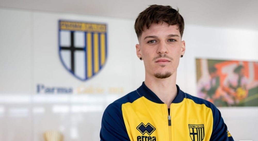 GENIAL! Italienii i-au gasit CANTEC lui Dennis Man! :)) Piesa cu care l-au prezentat pe contul oficial&nbsp;