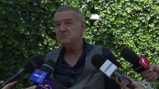 Imagini incredibile in fata Palatului lui Gigi Becali din centrul Bucurestiului! S-au adunat sa-i ceara bani dupa ce au aflat de transferul lui Man! Imaginea momentului