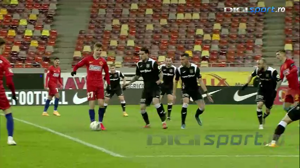 MM s-a INFURIAT dupa faza in care FCSB a cerut penalty! S-a ridicat de pe scaun si a inceput sa tipe spre arbitru! Ce i-a spus_7