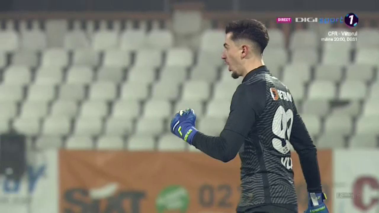 Vlad e acuzat ca a facut semne obscene in fata dinamovistilor! Scenele nevazute de la finalul meciului. Ce s-a intamplat_15