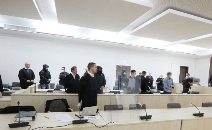 Un sex-simbol a fost condamnat la 115 ani de inchisoare, dar va face numai 5! 129 de femei au fost abuzate