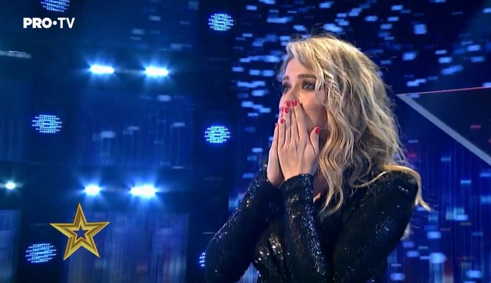 Alexandra Dinu, fosta sotie a lui Mutu, aparitie incredibila pe PRO TV, la Romanii au talent! S-a facut liniste cand a intrat in platou! Cum a intrat pe post_18