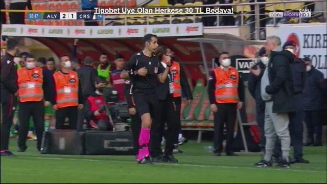 Momente ULUITOARE la meciul lui Sumudica! A luat gol in minutul 96, apoi s-a declansat NEBUNIA totala: mai era un pas pana la bataie generala din cauza unui fost stelist! Ce s-a intamplat