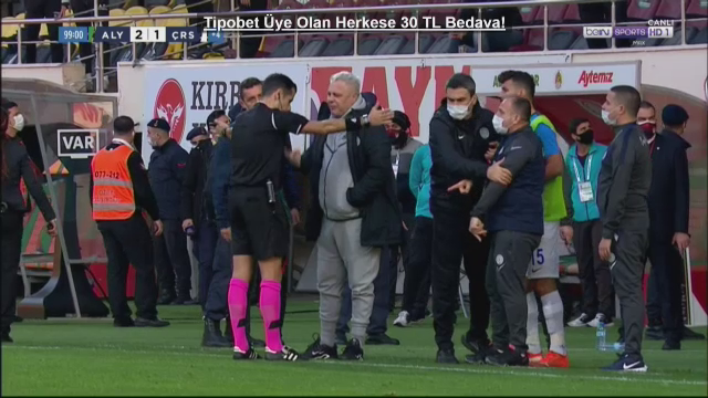 Momente ULUITOARE la meciul lui Sumudica! A luat gol in minutul 96, apoi s-a declansat NEBUNIA totala: mai era un pas pana la bataie generala din cauza unui fost stelist! Ce s-a intamplat_7