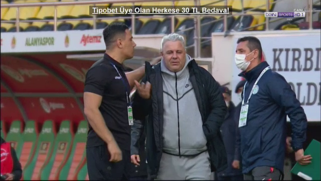 Momente ULUITOARE la meciul lui Sumudica! A luat gol in minutul 96, apoi s-a declansat NEBUNIA totala: mai era un pas pana la bataie generala din cauza unui fost stelist! Ce s-a intamplat_19