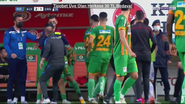 Momente ULUITOARE la meciul lui Sumudica! A luat gol in minutul 96, apoi s-a declansat NEBUNIA totala: mai era un pas pana la bataie generala din cauza unui fost stelist! Ce s-a intamplat_23