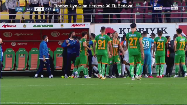 Momente ULUITOARE la meciul lui Sumudica! A luat gol in minutul 96, apoi s-a declansat NEBUNIA totala: mai era un pas pana la bataie generala din cauza unui fost stelist! Ce s-a intamplat_30