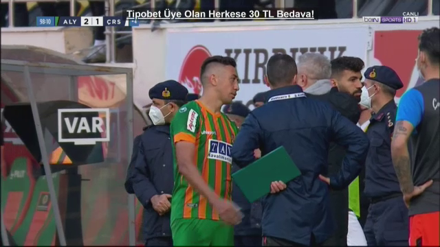 Momente ULUITOARE la meciul lui Sumudica! A luat gol in minutul 96, apoi s-a declansat NEBUNIA totala: mai era un pas pana la bataie generala din cauza unui fost stelist! Ce s-a intamplat_32