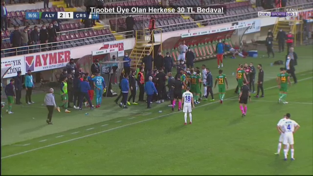 Momente ULUITOARE la meciul lui Sumudica! A luat gol in minutul 96, apoi s-a declansat NEBUNIA totala: mai era un pas pana la bataie generala din cauza unui fost stelist! Ce s-a intamplat_54