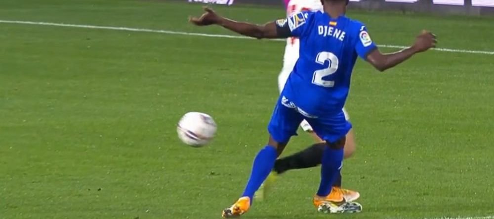 Atentie, imagini DURE! E faza care face inconjurul lumii: Ocampos a fost SCOS PE TARGA dupa un atac teribil! NEBUNIE in Sevilla - Getafe_2