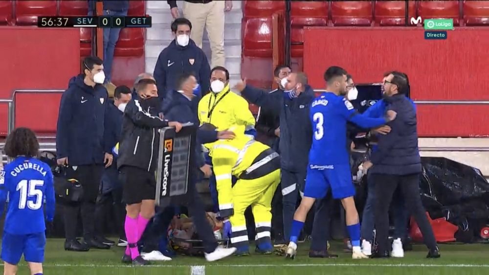 Atentie, imagini DURE! E faza care face inconjurul lumii: Ocampos a fost SCOS PE TARGA dupa un atac teribil! NEBUNIE in Sevilla - Getafe_4