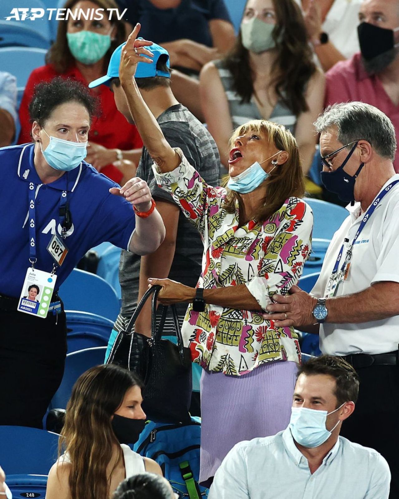 IMAGINEA ZILEI o are in prim-plan pe spectatoarea care i-a aratat degetul mijlociu lui Rafael Nadal | Reactia GENIALA a spaniolului din conferinta de presa _2