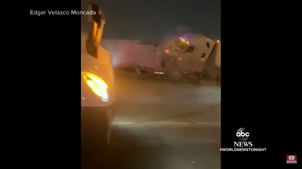 Dezastru urias! Accident cu peste 130 de masini implicate si urmari catastrofale pe autostrada! Imagini de necrezut _4