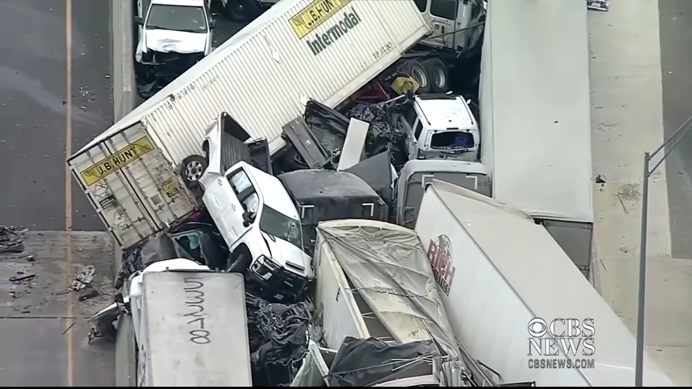 Dezastru urias! Accident cu peste 130 de masini implicate si urmari catastrofale pe autostrada! Imagini de necrezut _11