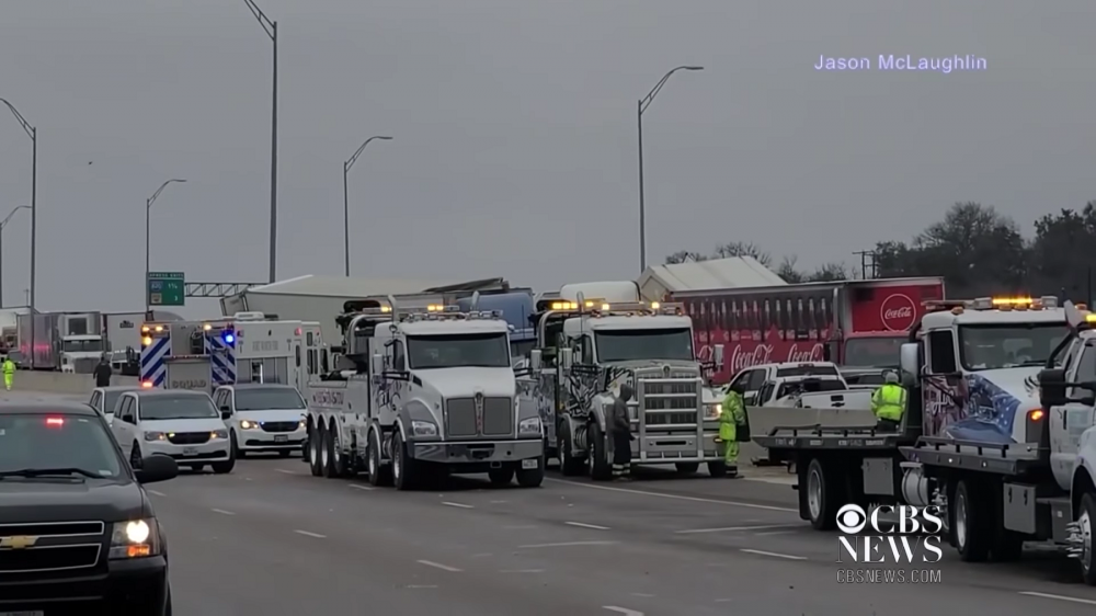 Dezastru urias! Accident cu peste 130 de masini implicate si urmari catastrofale pe autostrada! Imagini de necrezut _12