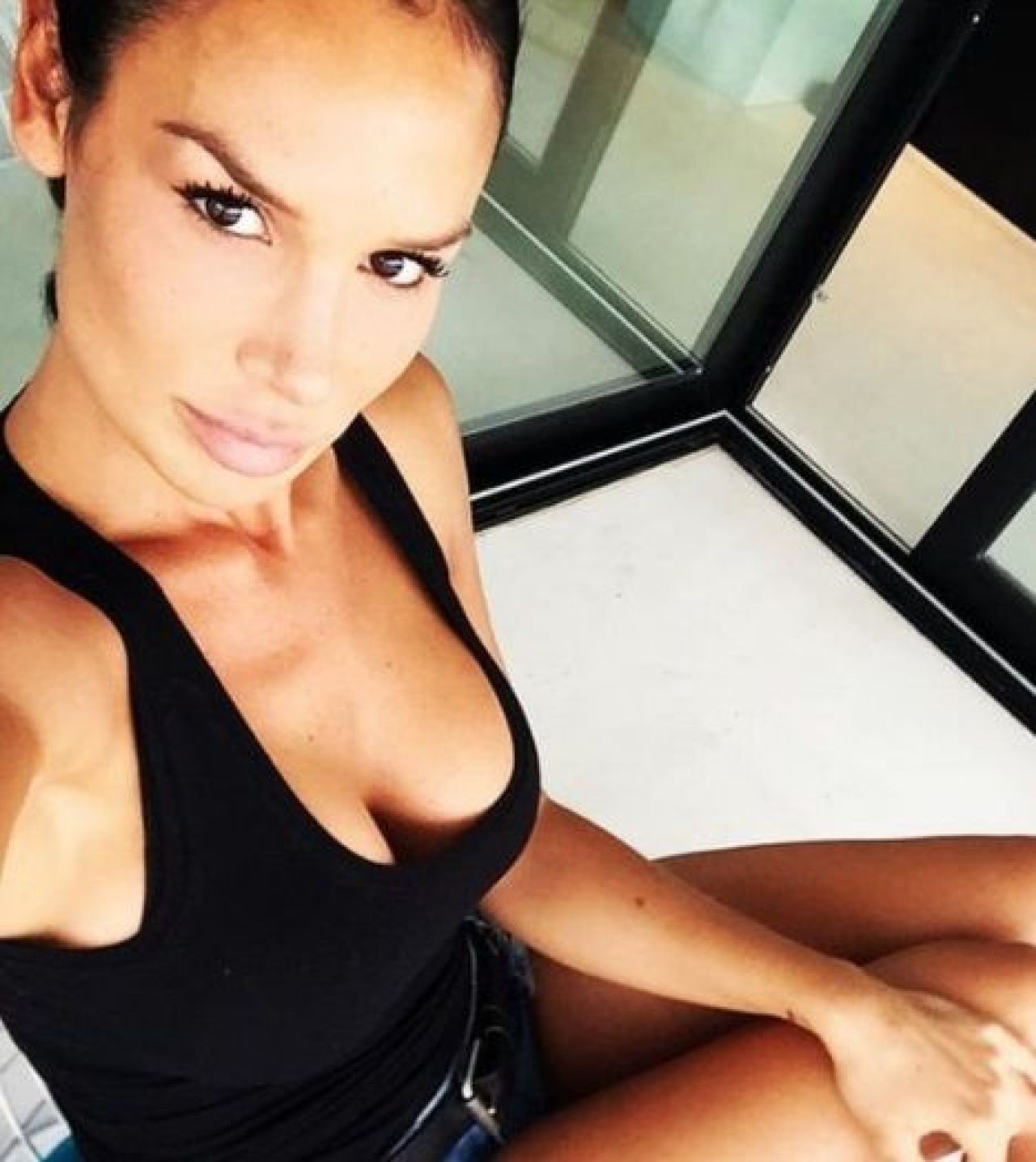 Gata, a uitat-o pe Madalina Ghenea! Cine e bruneta sexy cu care s-a cuplat fotbalistul tinerel. A cucerit-o la fel ca pe romanca_7