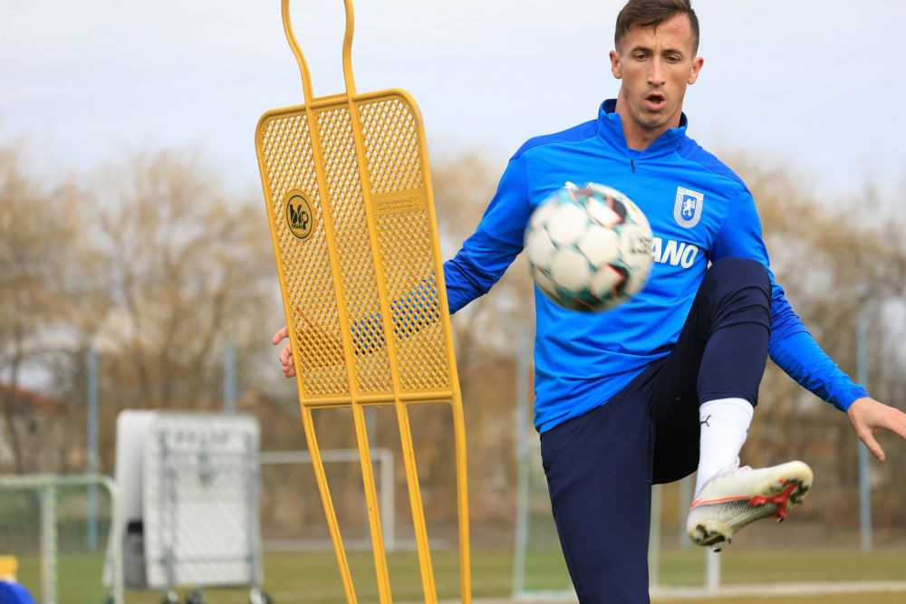 Primele imagini cu Juan Camara la Craiova! Reactia fanilor dupa anuntul transferului fostului jucator de la Dinamo_2