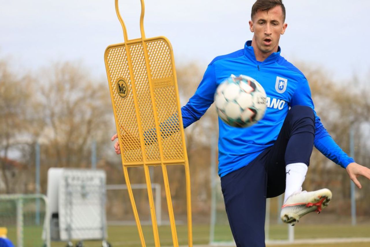 Primele imagini cu Juan Camara la Craiova! Reactia fanilor dupa anuntul transferului fostului jucator de la Dinamo_2