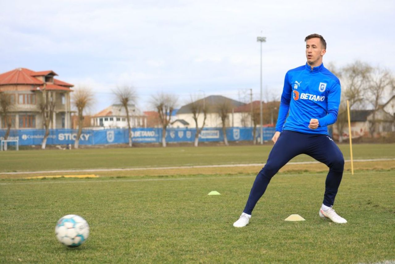 Primele imagini cu Juan Camara la Craiova! Reactia fanilor dupa anuntul transferului fostului jucator de la Dinamo_5