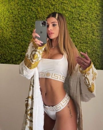 Ce buchet de flori a ratat Madalina Ghenea de Ziua Indragostitilor! Cine e fotomodelul 