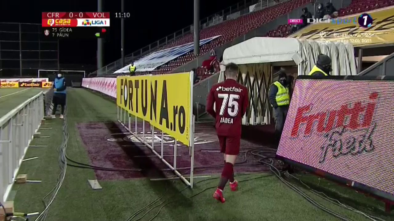 Campioana a INGHETAT pe locul doi in Liga 1! CFR nu a profitat de infrangerea FCSB si ramane in spatele ros-albastrilor! Aici ai tot ce s-a intamplat in CFR Cluj 0-0 Voluntari_5