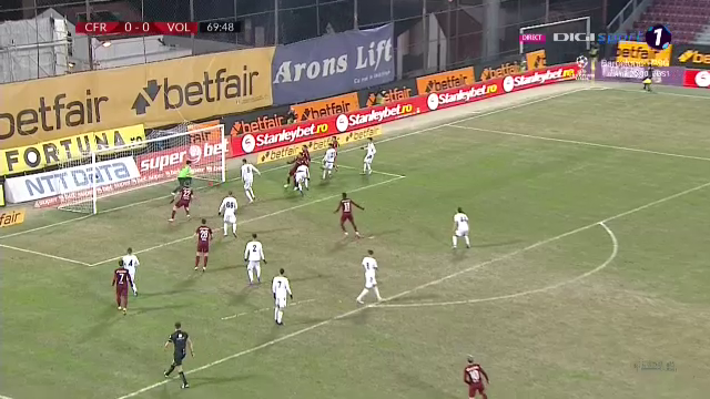 Faza la care tot Clujul a INNEBUNIT! Campioana a cerut gol la lovitura de cap a lui Vinicius, insa centralul a lasat jocul sa continue_2