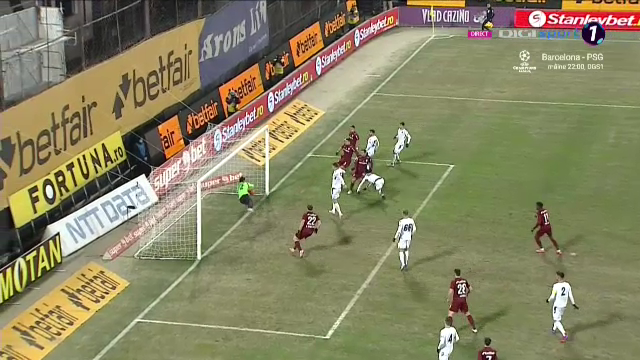 Faza la care tot Clujul a INNEBUNIT! Campioana a cerut gol la lovitura de cap a lui Vinicius, insa centralul a lasat jocul sa continue_9