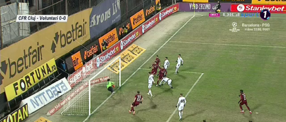 Faza la care tot Clujul a INNEBUNIT! Campioana a cerut gol la lovitura de cap a lui Vinicius, insa centralul a lasat jocul sa continue_12