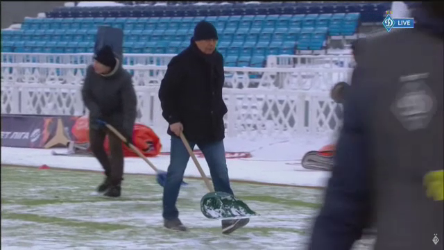 Lucescu a explicat imaginile care au facut inconjurul lumii! Ce l-a determinat sa puna mana pe lopata si sa curete terenul la ultimul meci de campionat_2