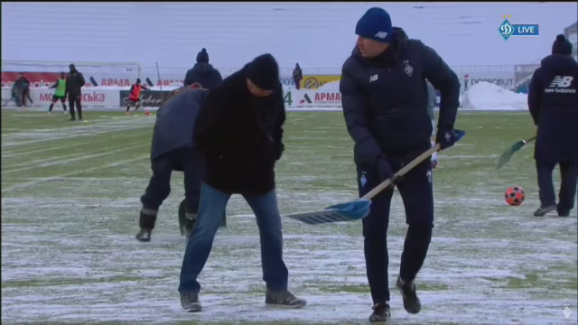 Lucescu a explicat imaginile care au facut inconjurul lumii! Ce l-a determinat sa puna mana pe lopata si sa curete terenul la ultimul meci de campionat_4