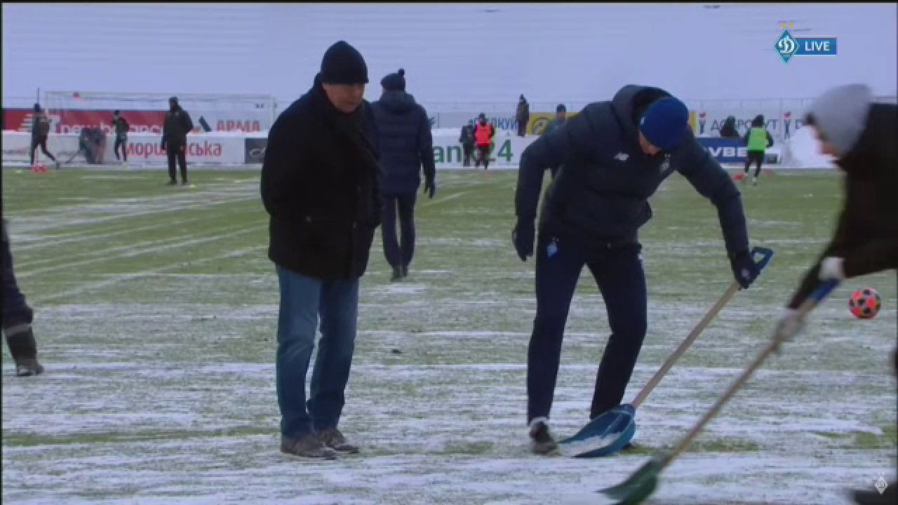 Lucescu a explicat imaginile care au facut inconjurul lumii! Ce l-a determinat sa puna mana pe lopata si sa curete terenul la ultimul meci de campionat_5