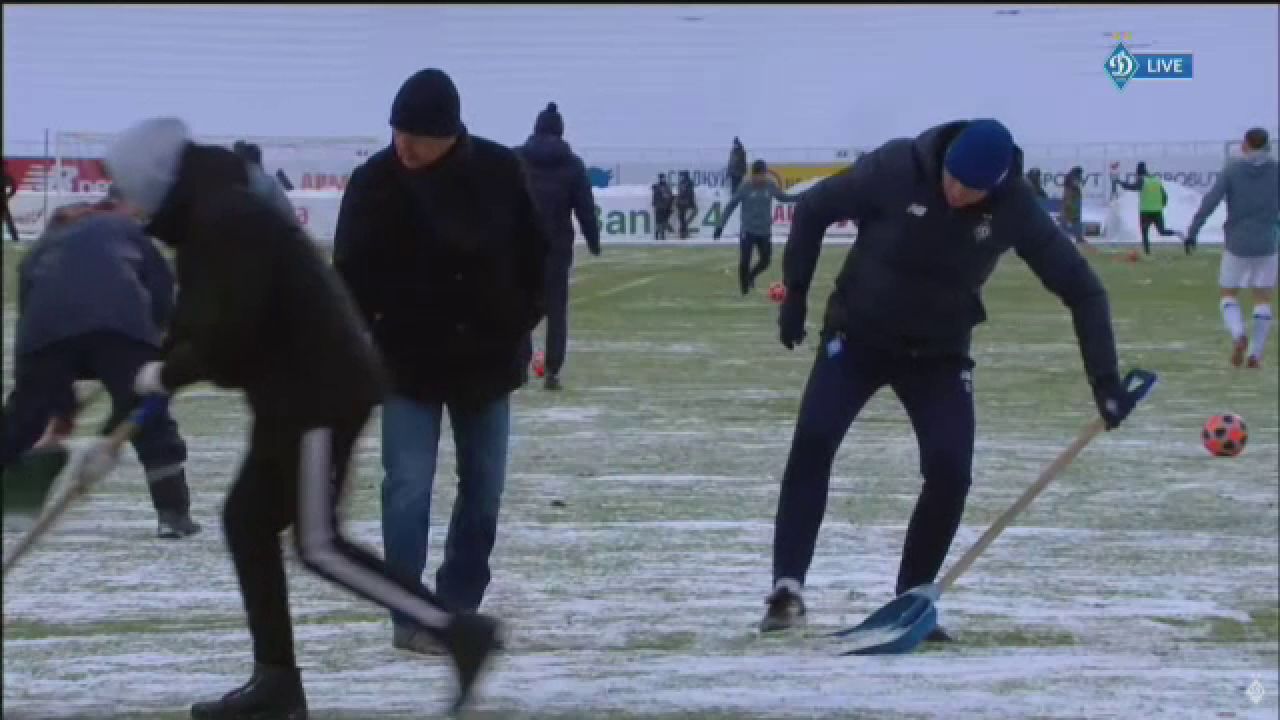 Lucescu a explicat imaginile care au facut inconjurul lumii! Ce l-a determinat sa puna mana pe lopata si sa curete terenul la ultimul meci de campionat_11