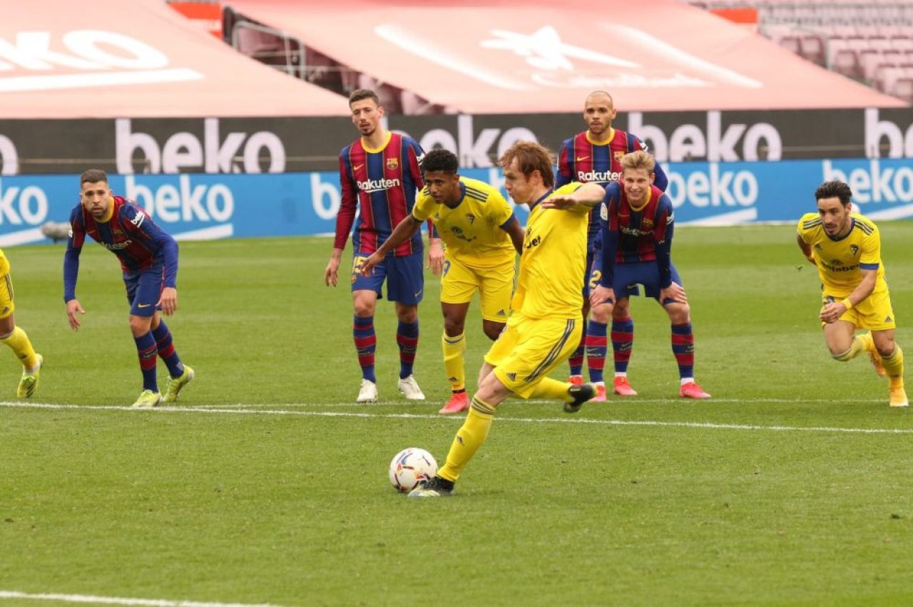 SOC pentru Messi si vedetele Barcelonei: LOVITURA PE RANA DESCHISA de PSG! Doar 1-1 acasa cu Cadiz: numar URIAS de suturi, posesie 81%_4