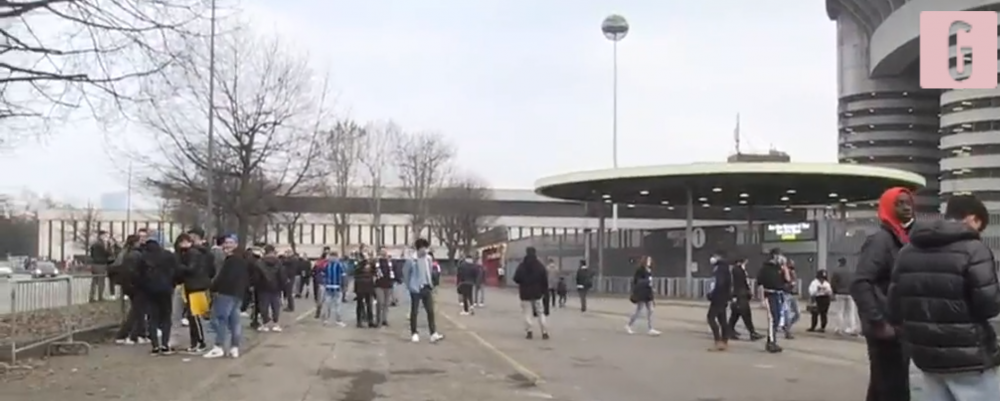 Derby-ul dintre Inter si Milan a batut pandemia! Imagini SENZATIONALE cu fanii celor doua rivale in fata stadionului_8