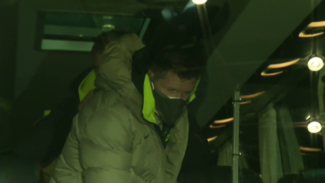 Atletico Madrid a ajuns la miezul noptii! Primele imagini cu Simeone, Suarez si vedetele lui Atletico in centrul Bucurestiului!_2