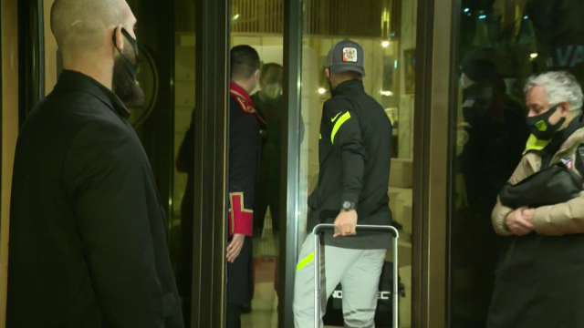 Atletico Madrid a ajuns la miezul noptii! Primele imagini cu Simeone, Suarez si vedetele lui Atletico in centrul Bucurestiului!_12