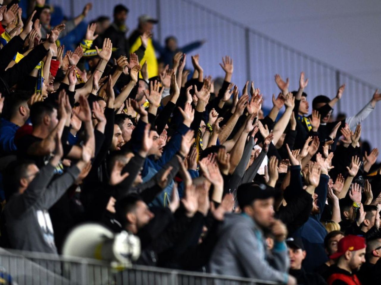 Caz socant in Romania! Un fotbalist din Liga 2 a fost BATUT in plina strada de un grup de oameni! Care este starea jucatorului _2