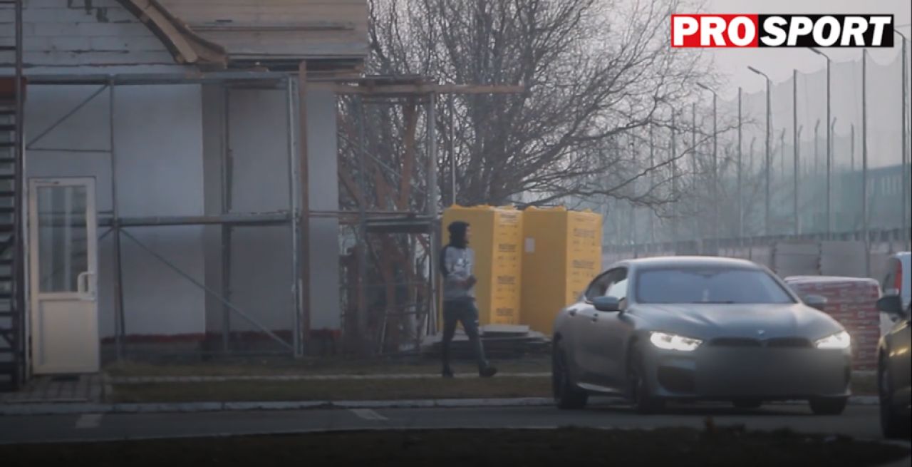 Primele imagini cu Florinel Coman in masina dupa ce a fost prins fara permis valabil in Romania! Cine este soferul 'perlei' lui Becali_2