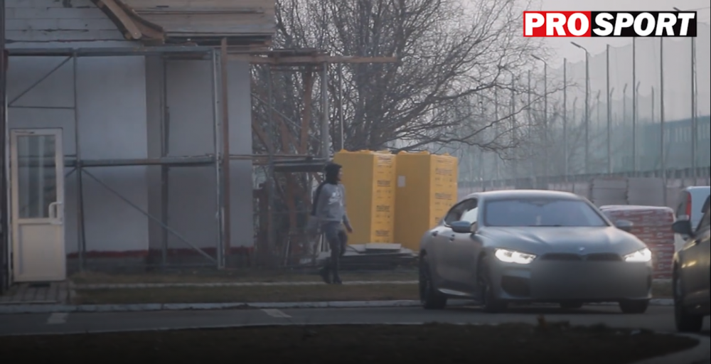 Primele imagini cu Florinel Coman in masina dupa ce a fost prins fara permis valabil in Romania! Cine este soferul 'perlei' lui Becali_3