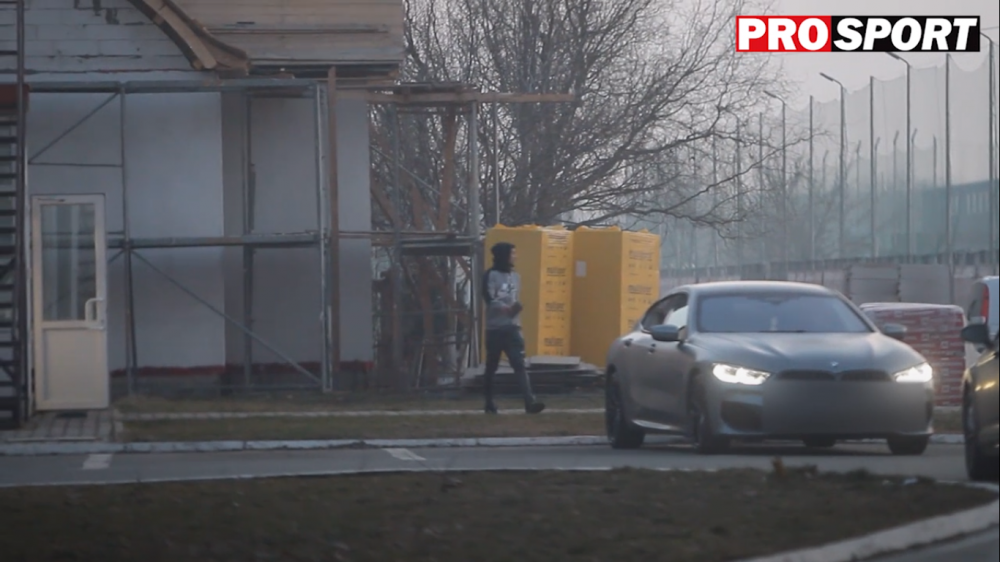 Primele imagini cu Florinel Coman in masina dupa ce a fost prins fara permis valabil in Romania! Cine este soferul 'perlei' lui Becali_4