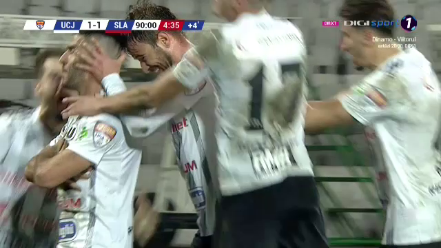 NEBUNIE in finalul meciului! U Cluj a dat gol la ultima faza si e pe loc de playoff! Enache a inceput sa planga! EXPLOZIE de bucurie: toata lumea de pe banca a intrat in teren_3