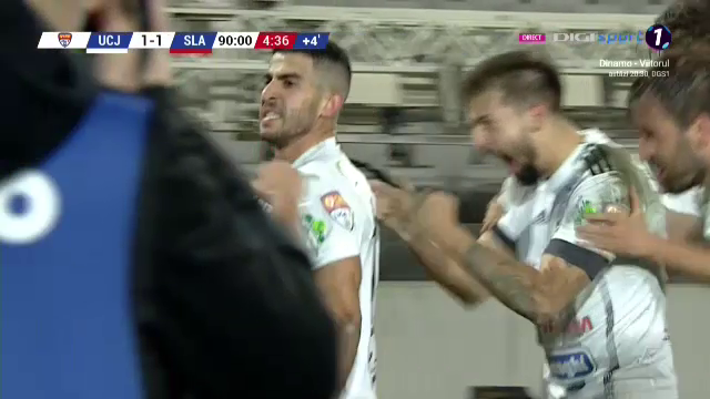 NEBUNIE in finalul meciului! U Cluj a dat gol la ultima faza si e pe loc de playoff! Enache a inceput sa planga! EXPLOZIE de bucurie: toata lumea de pe banca a intrat in teren_4