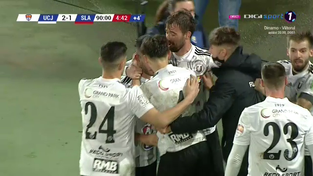 NEBUNIE in finalul meciului! U Cluj a dat gol la ultima faza si e pe loc de playoff! Enache a inceput sa planga! EXPLOZIE de bucurie: toata lumea de pe banca a intrat in teren_9